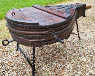 Zagadkowy drewniany artefakt na przestrzeni wieków